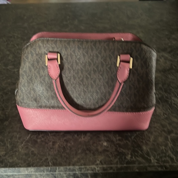 Selling pink and brown micheal Kors purse - Picture 2 of 3